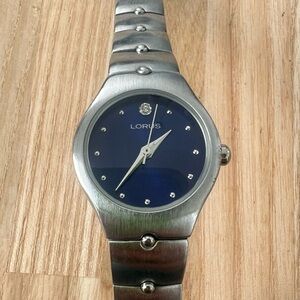 Lorus ladies blue dial silver tone dress watch NEW BATTERY